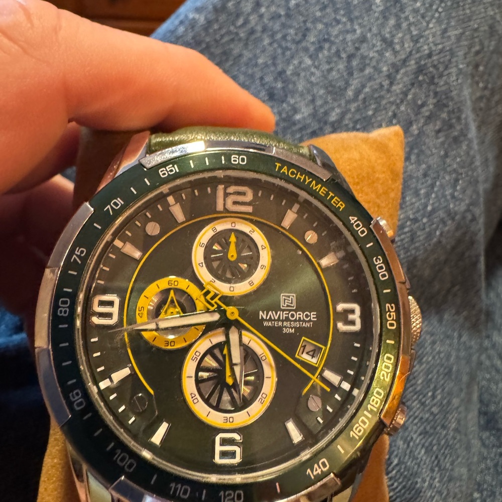 Men’s quartz Naviforce watch